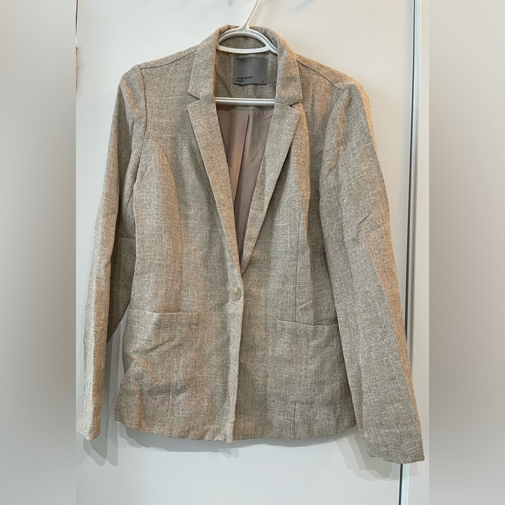 Vero Moda Beige Blazer - size US 6 / EUR 38